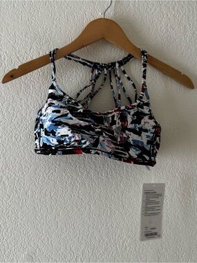 NWT Lululemon Lighten Up Bra size 6 in culture clash multi